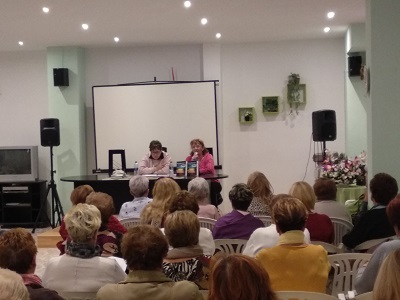 Éxito de Pilar bellés y M Angeles Ortí  con su novela "De las tinieblas a la luz" en Vinaròs