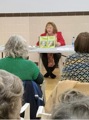 ACTOS DEL DÍA INTERNACIONAL DE ELIMINACIÓN DE LA VIOLENCIA DE GÉNERO EN LA BIBLIOTECA CON LA ESCRITORA PILAR BELLÉS Y SUS CONFERENCIAS BASADAS EN SU LIBRO DE PROSA POÉTICA EXISTENCIAL REVOLUTION: EL CALOR DEL AMOR EN EL CORAZÓN DE TU MASCOTA
